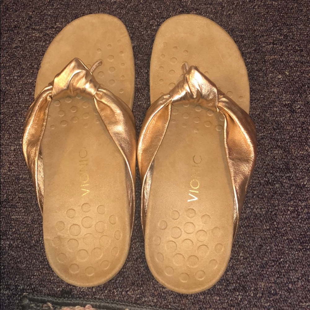 Vionic flip flops